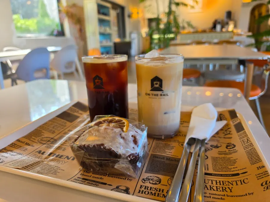 Ordered Americano, condensed milk latte, and financier