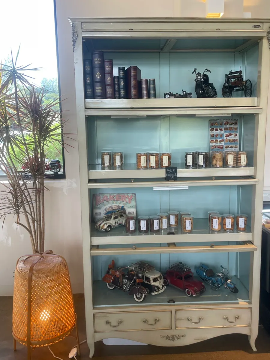 Display case with gift cookies