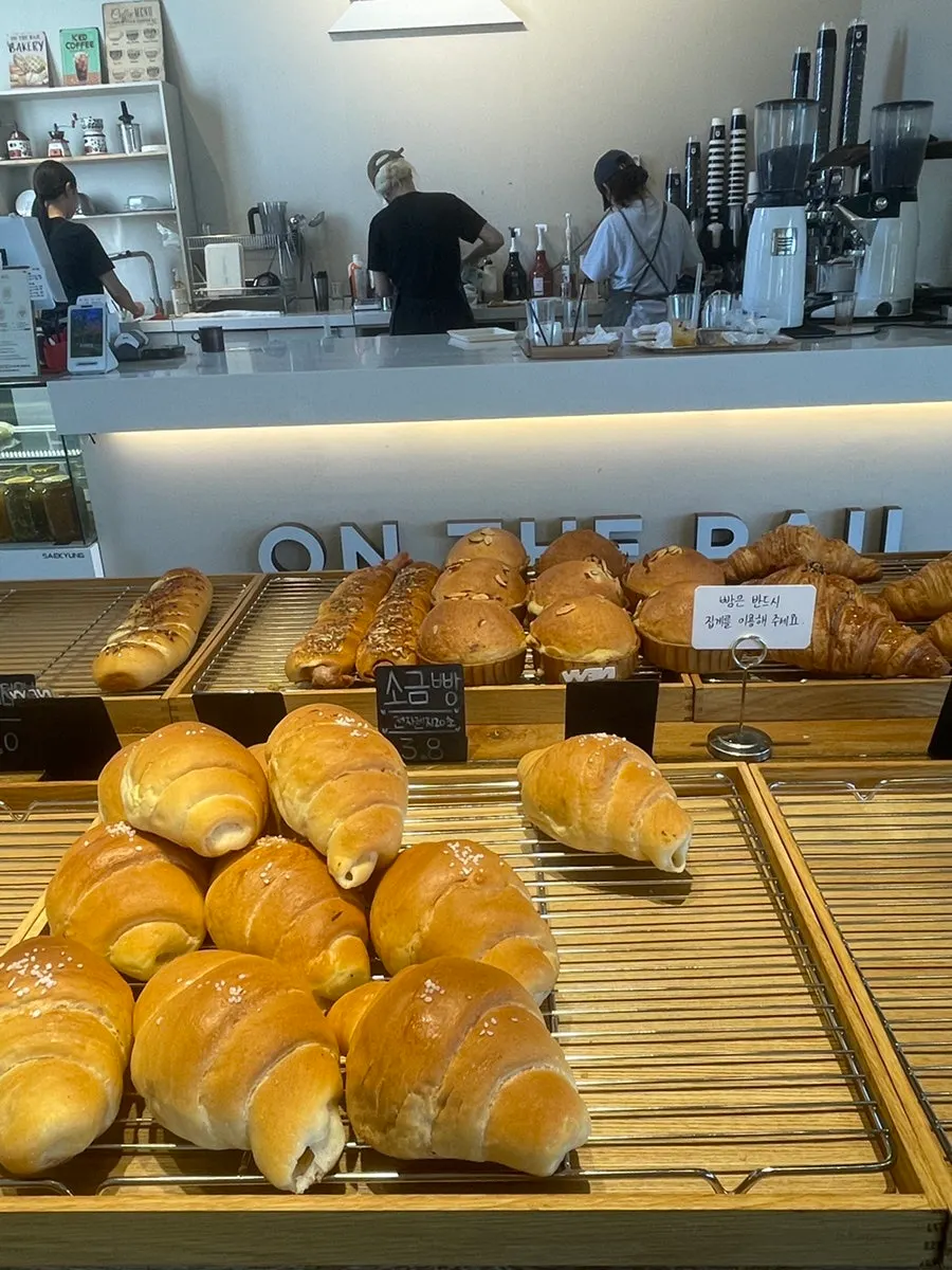 Various breads on the bakery display shelf