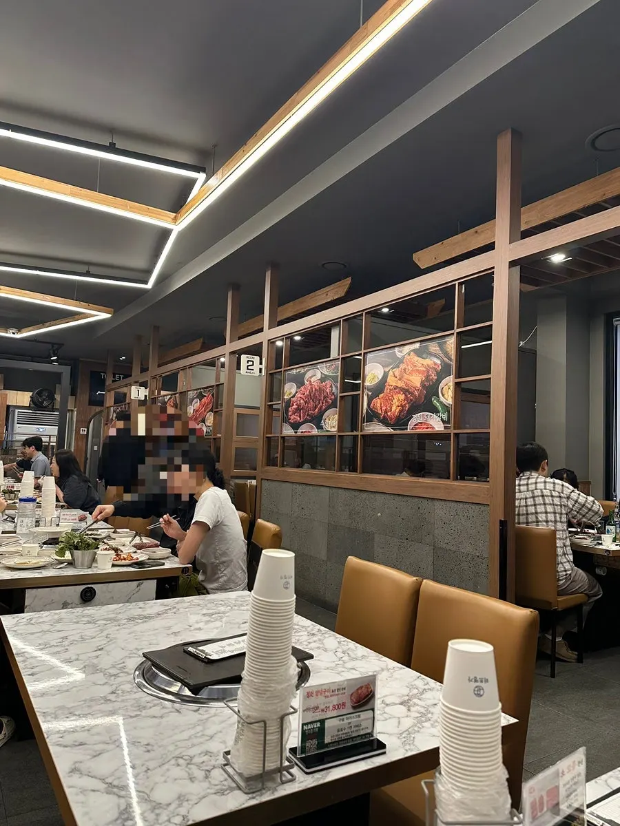 가족 외식 손님으로 찬 정원갈비 매장