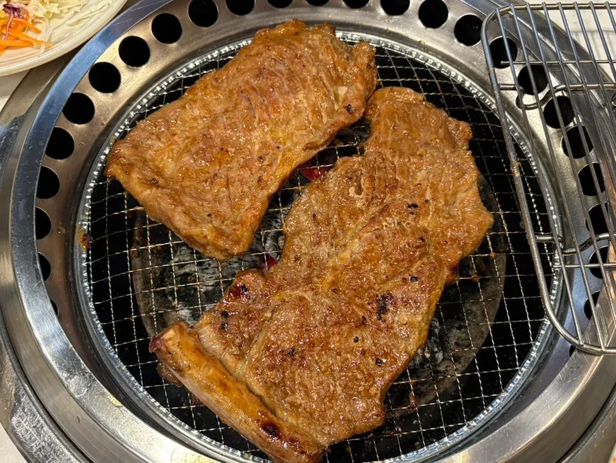 숯불에 구워지는 정원 돼지갈비