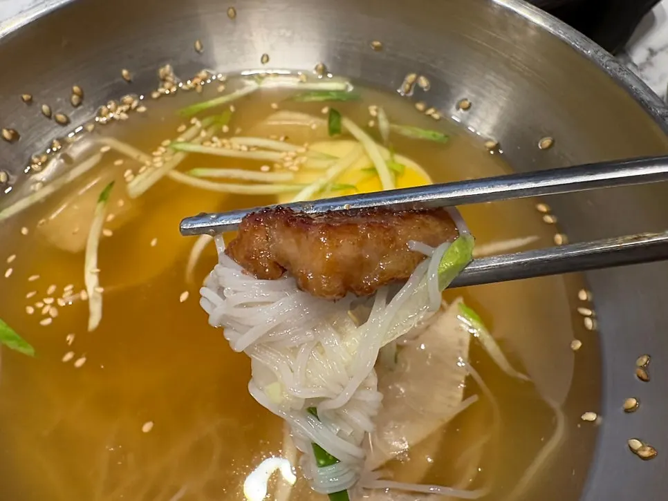 양 많은 후식 냉면 한 그릇