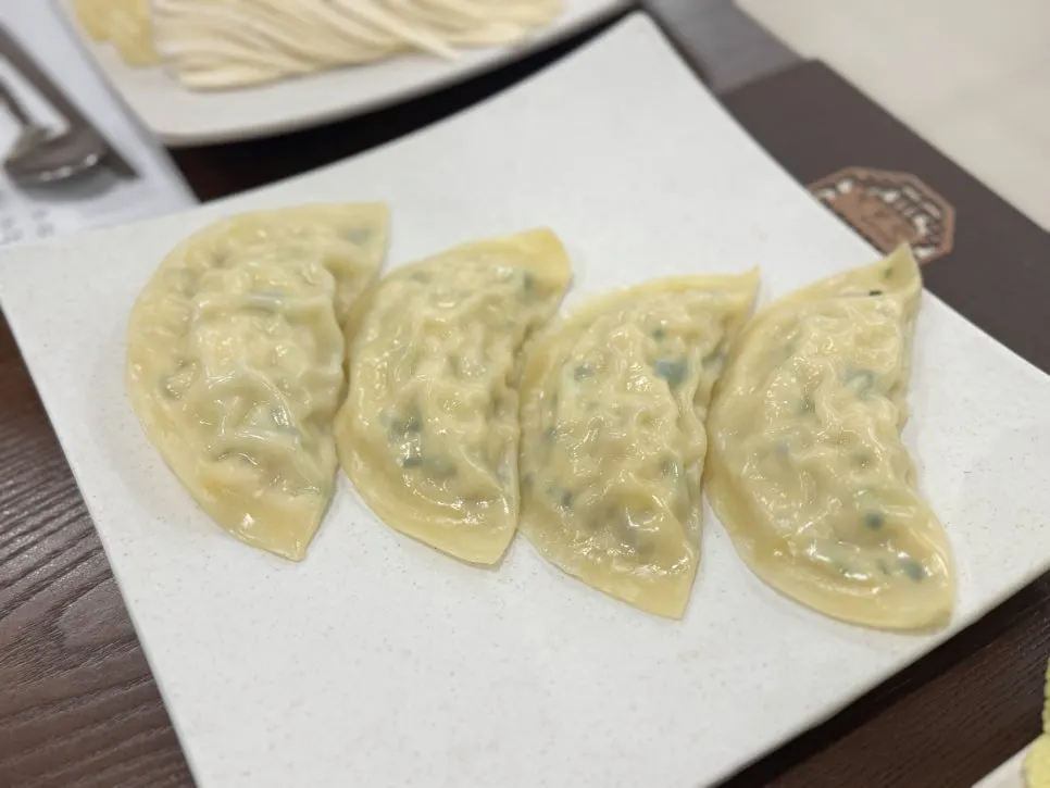 소가 꽉 찬 평양 접시만두