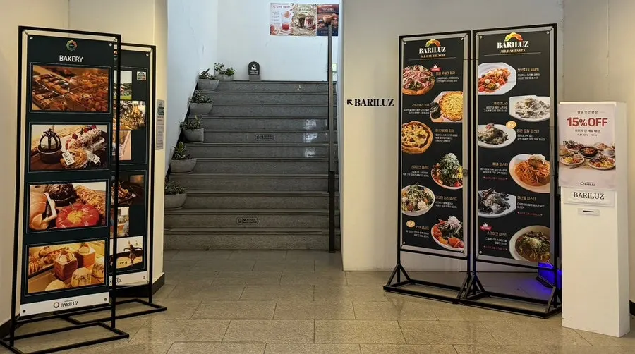 Café with a wide range of menu choices