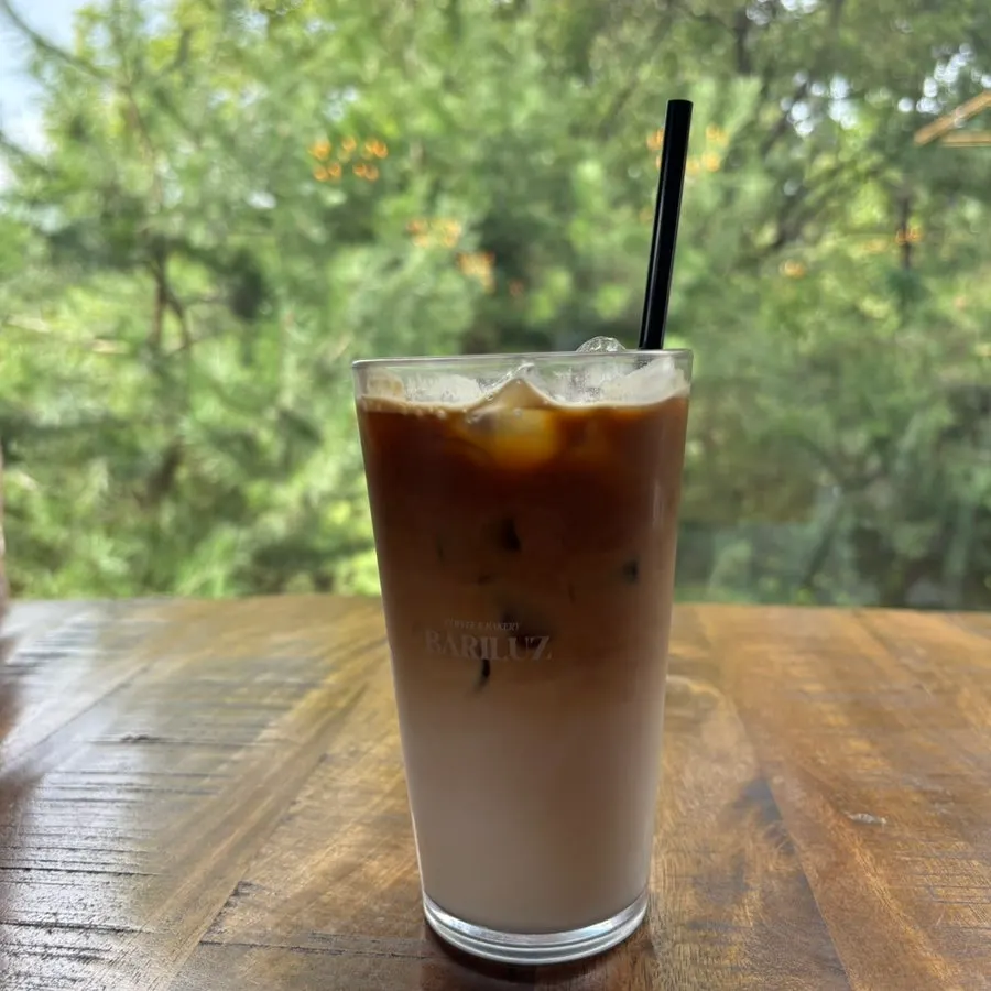 Iced vanilla latte