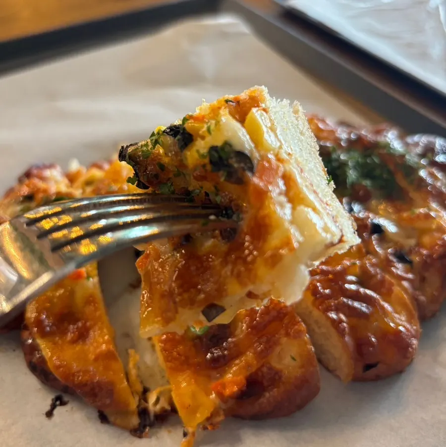 Pizza bread with corn and carrot