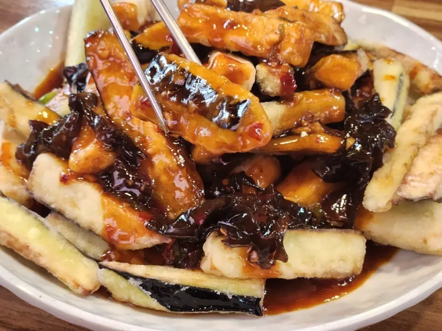 A plate of seasonings mixed to taste