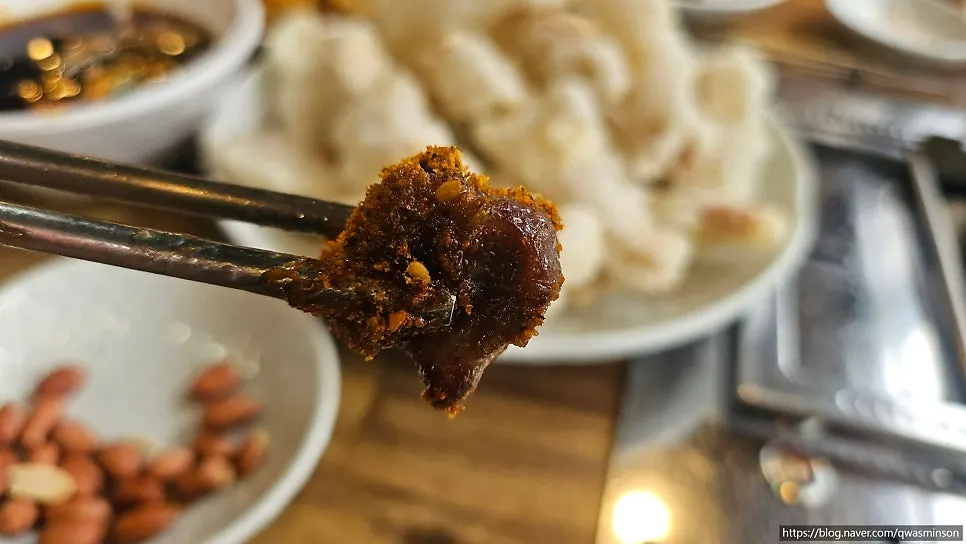쯔란에 찍어 먹는 양꼬치