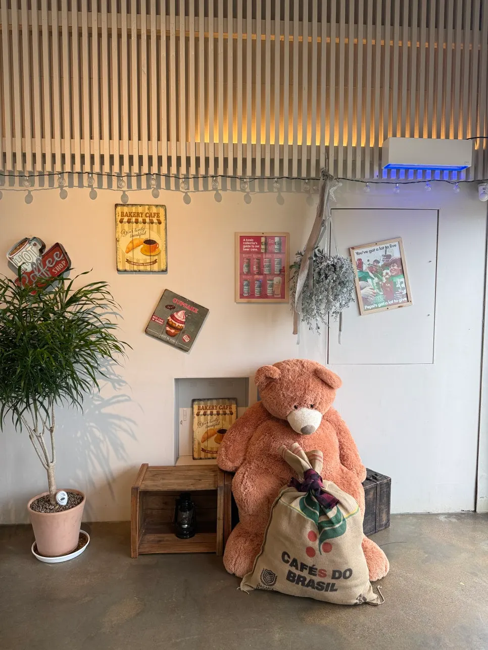 Photo spot at On the Rail café