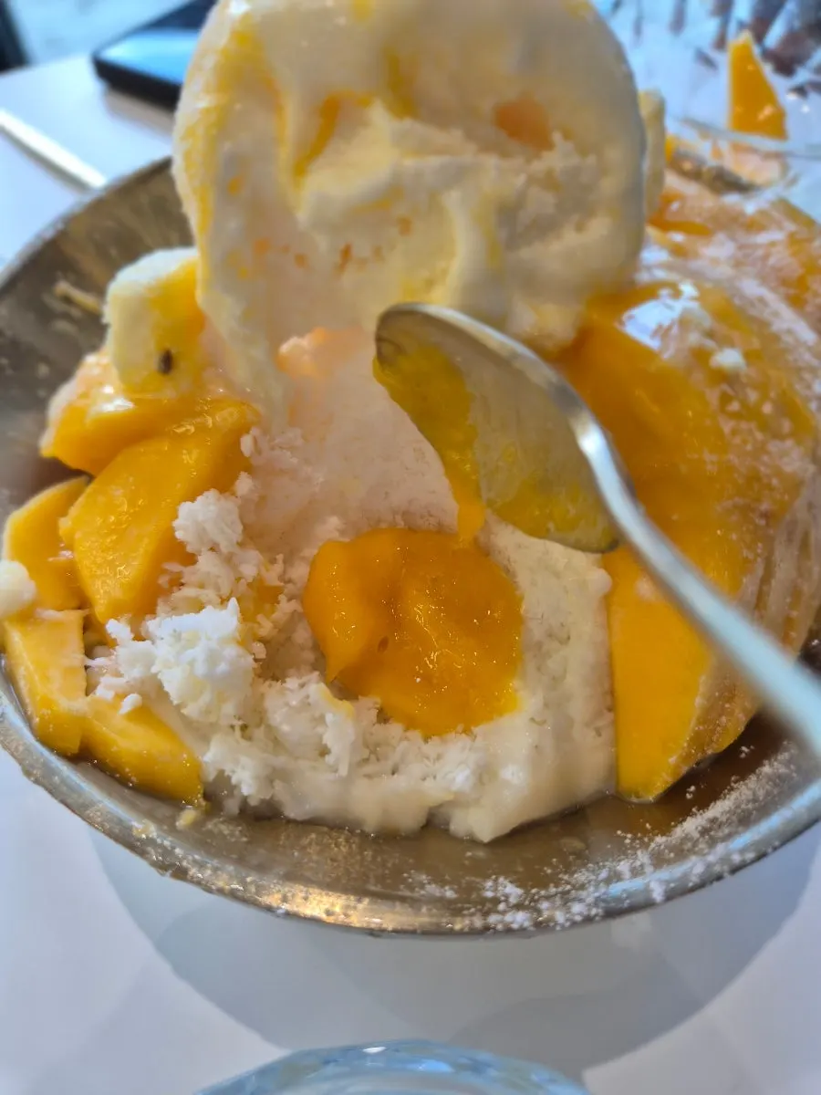 시럽 없이 잘라 아기에게 준 생망고