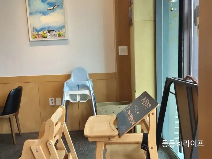 미미차이나 매장 내부 테이블 좌석
