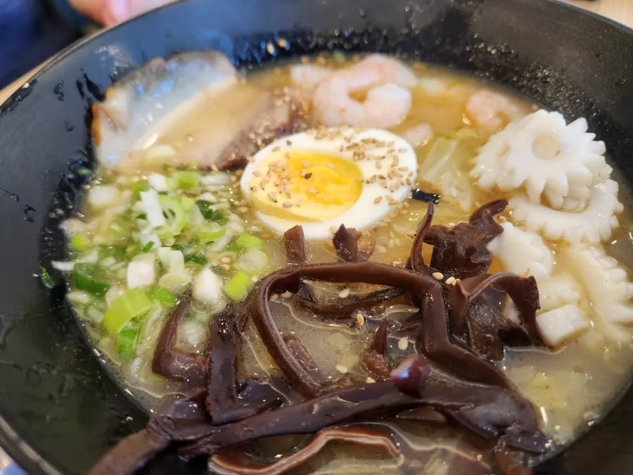윤기 도는 미미차이나 짜장면