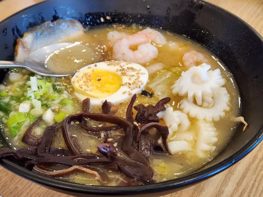 아이들이 먹기 좋은 짜장면 한 그릇