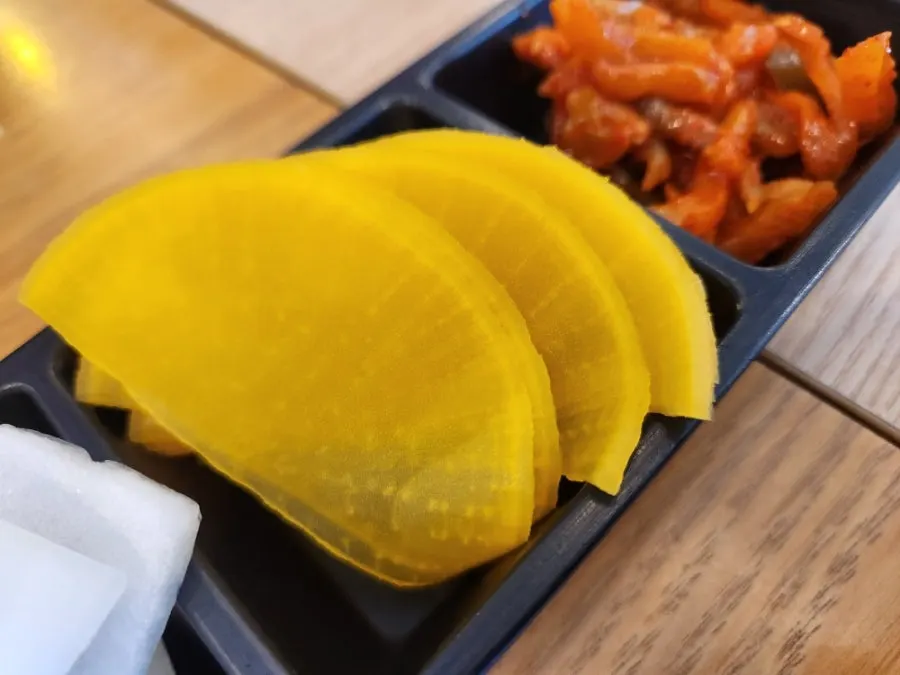 달콤새콤한 소스를 곁들인 탕수육