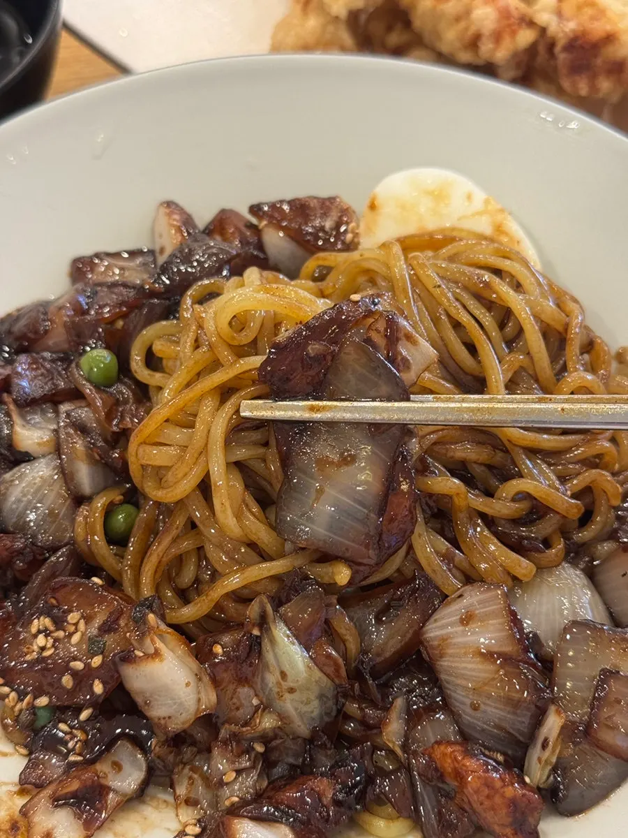 Photo of the chewy noodles in the ganjjajang