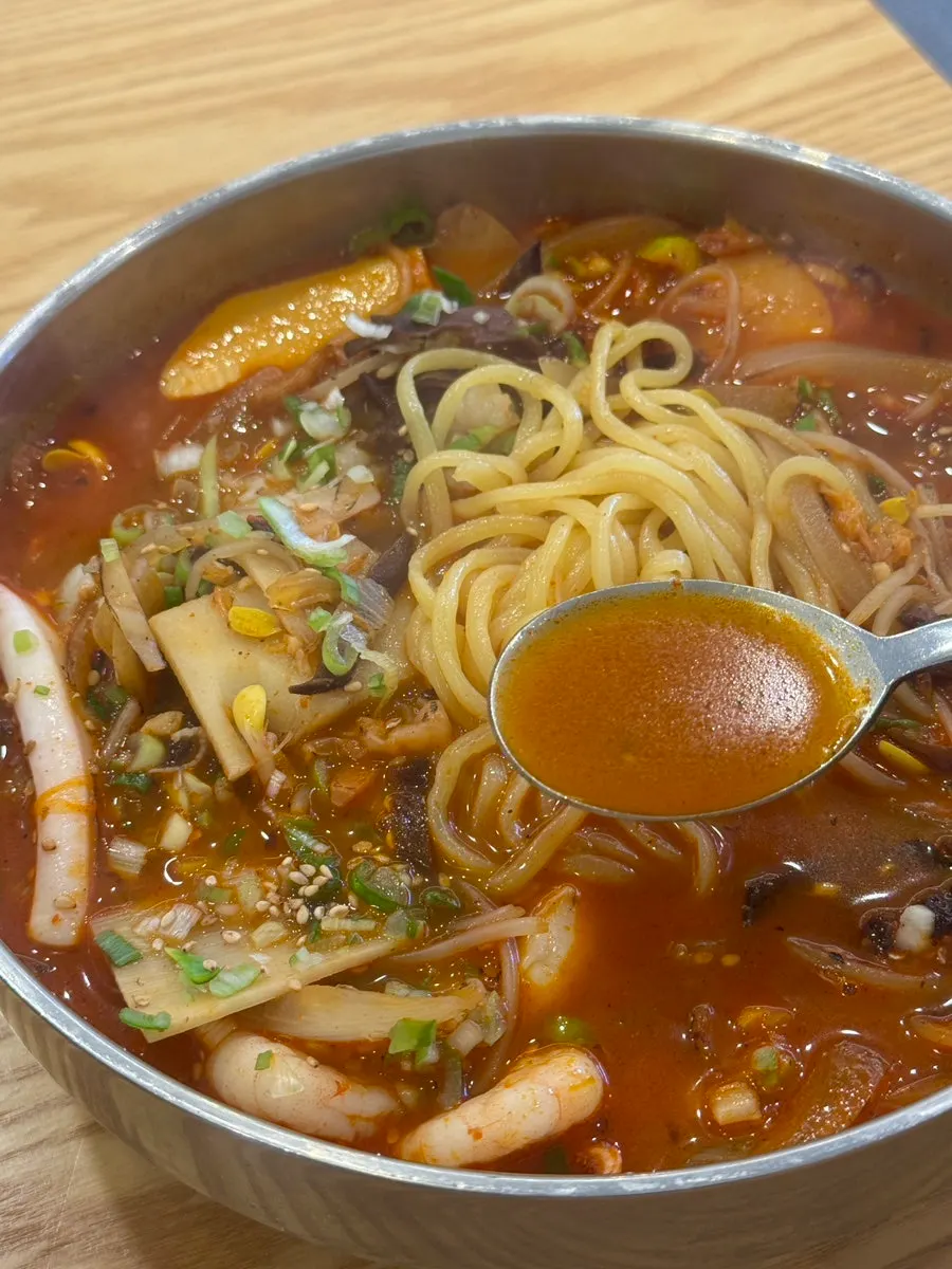 Shinmi jjamppong loaded with seafood