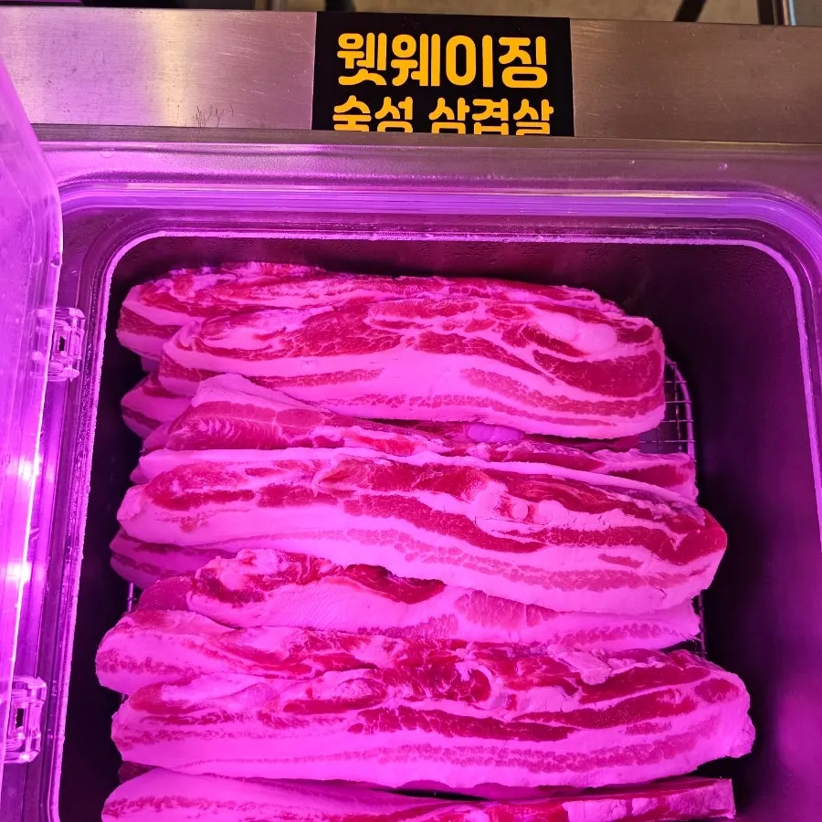소고기 단품 가격이 적힌 메뉴판