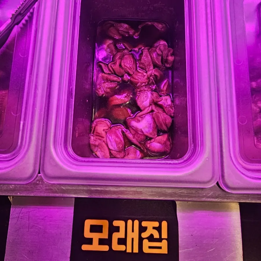 불판 가득 올린 고기