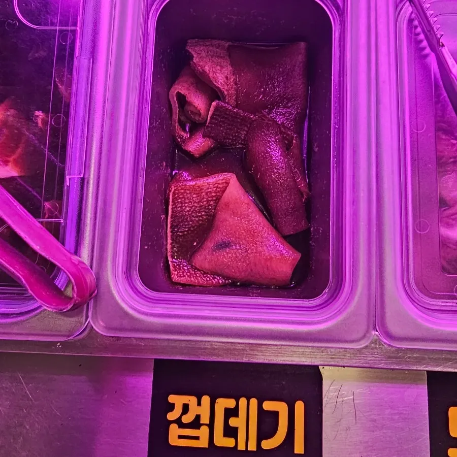 노릇하게 익힌 소막창과 돼지막창