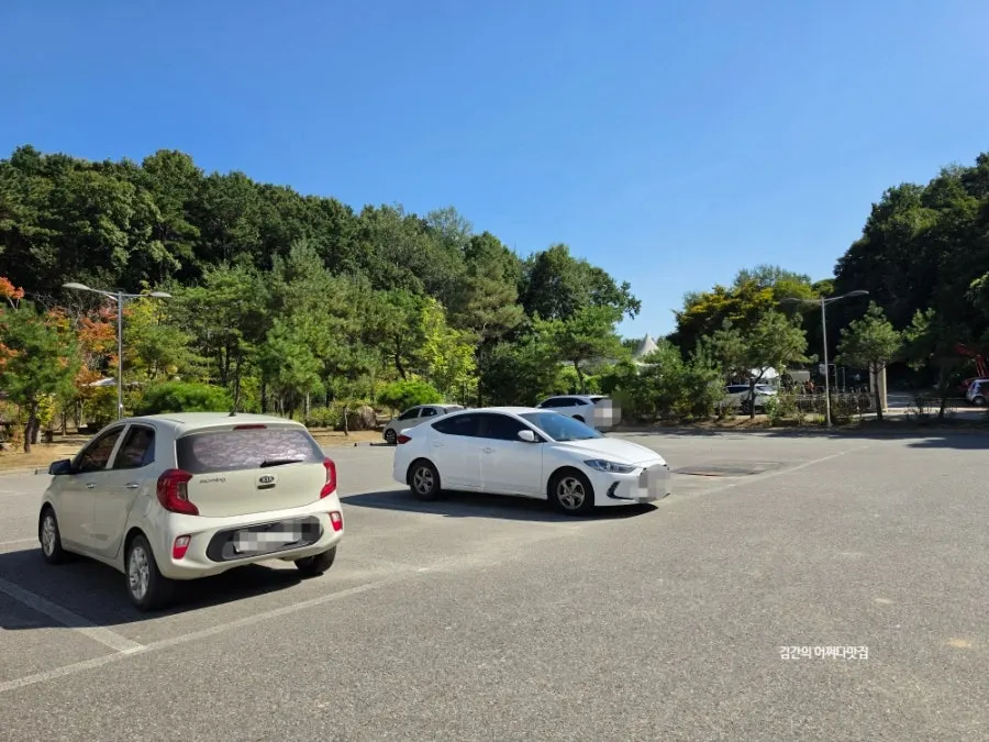 On the Rail's parking lot right in front of the café