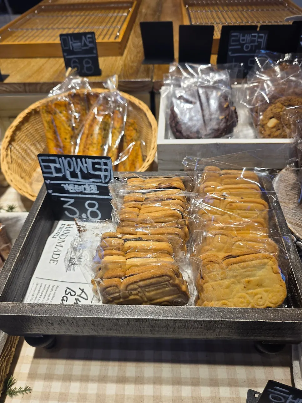Train sand cookies and levain cookies on display
