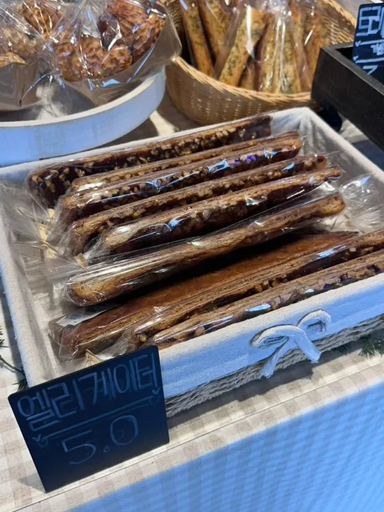 Sangtu gwaja cookies at On the Rail's dessert case