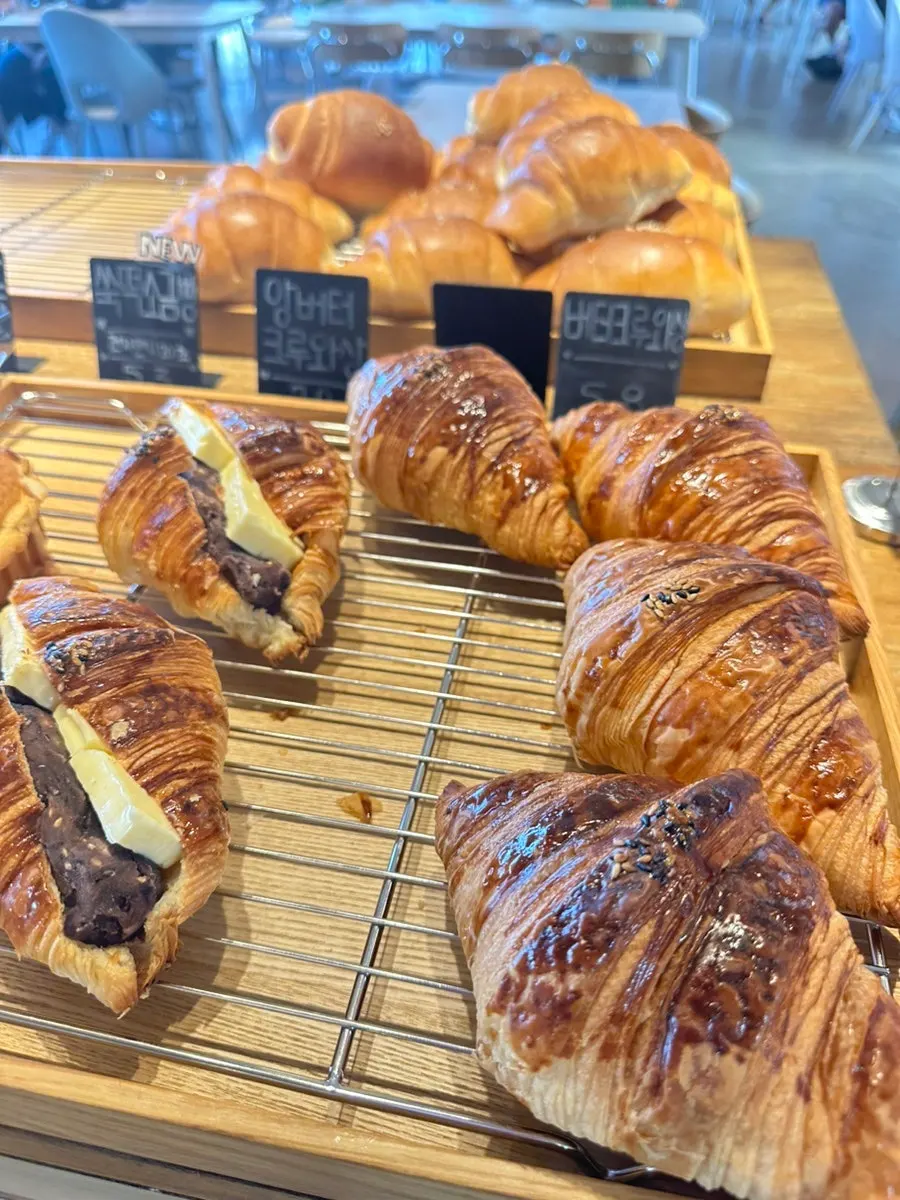 Bread displayed on On the Rail's bakery shelves