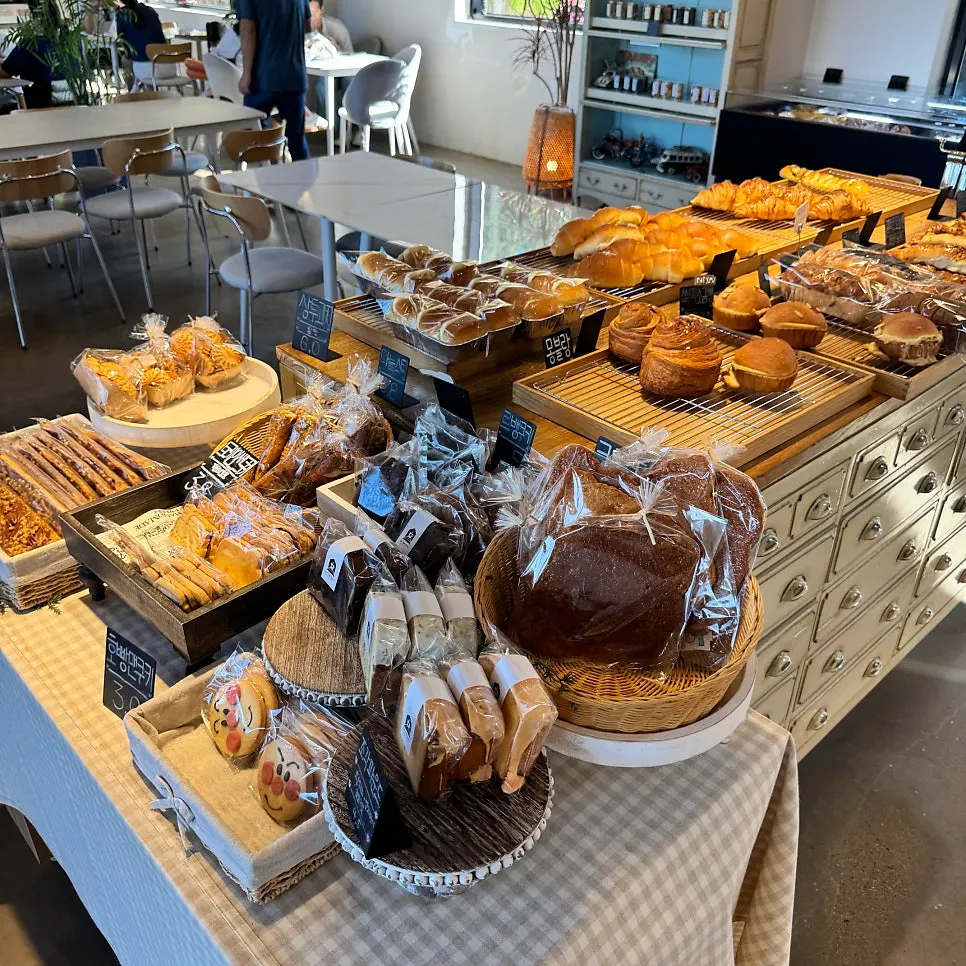 Counter with signage about one menu item per person on weekends
