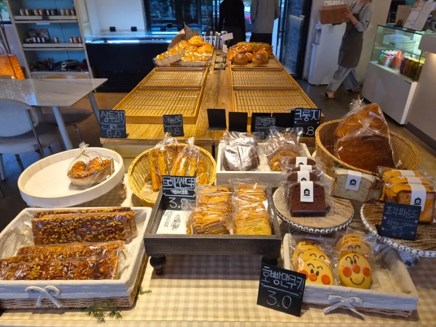 Shelves full of various breads at On the Rail