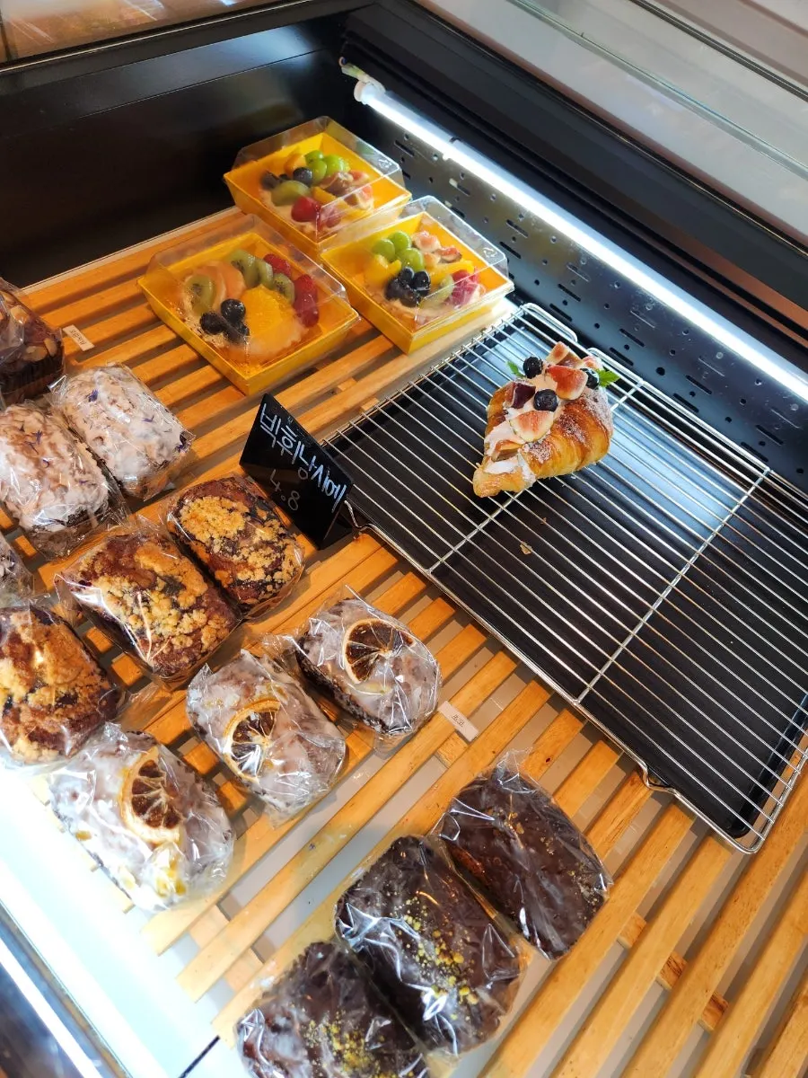 반층 높이 야외 루프탑 테라스