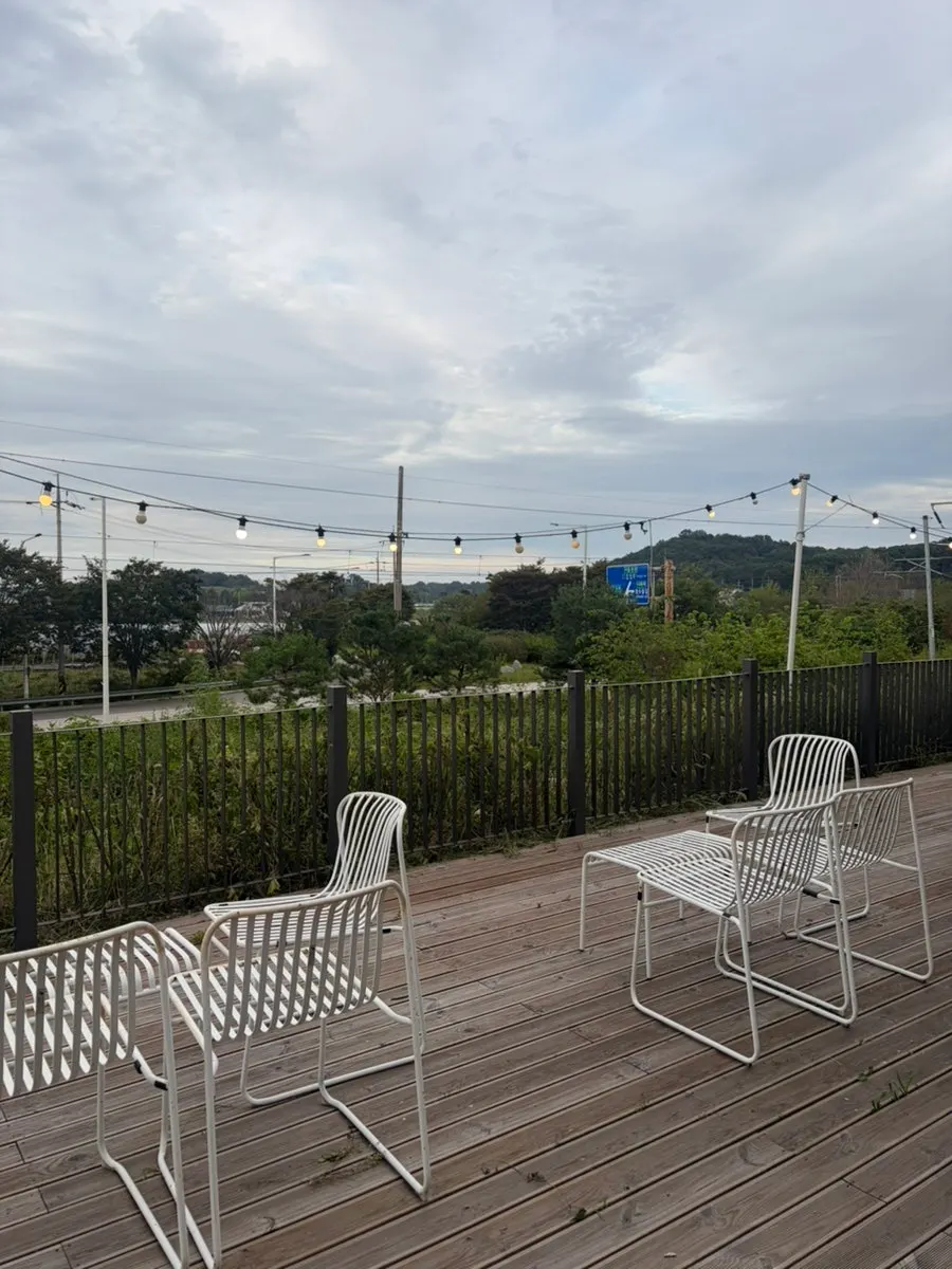 A train passing along the rail next to the café