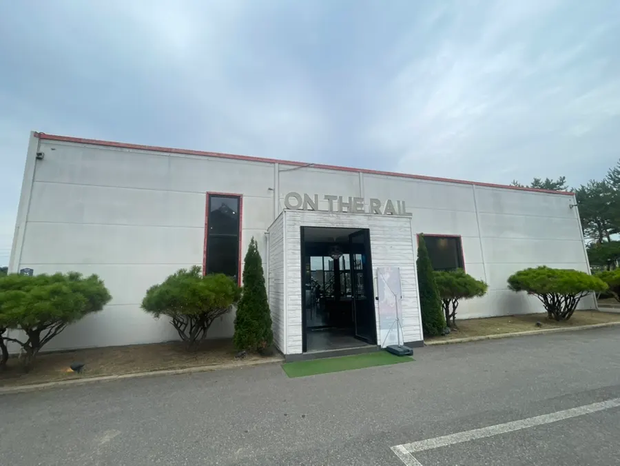 파주 문산 온더레일 카페 전경