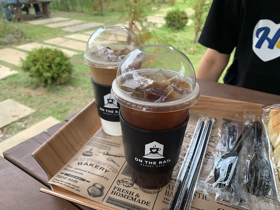 온더레일 야외 테이블 공간