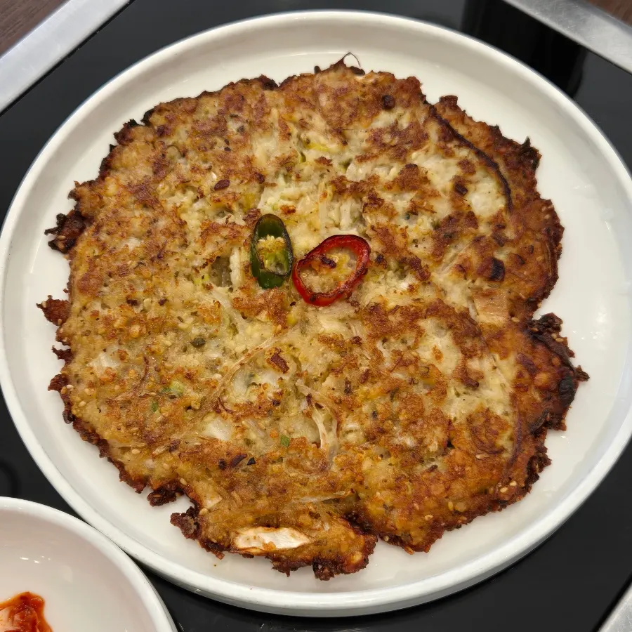 A piece of mung bean pancake paired with the makguksu