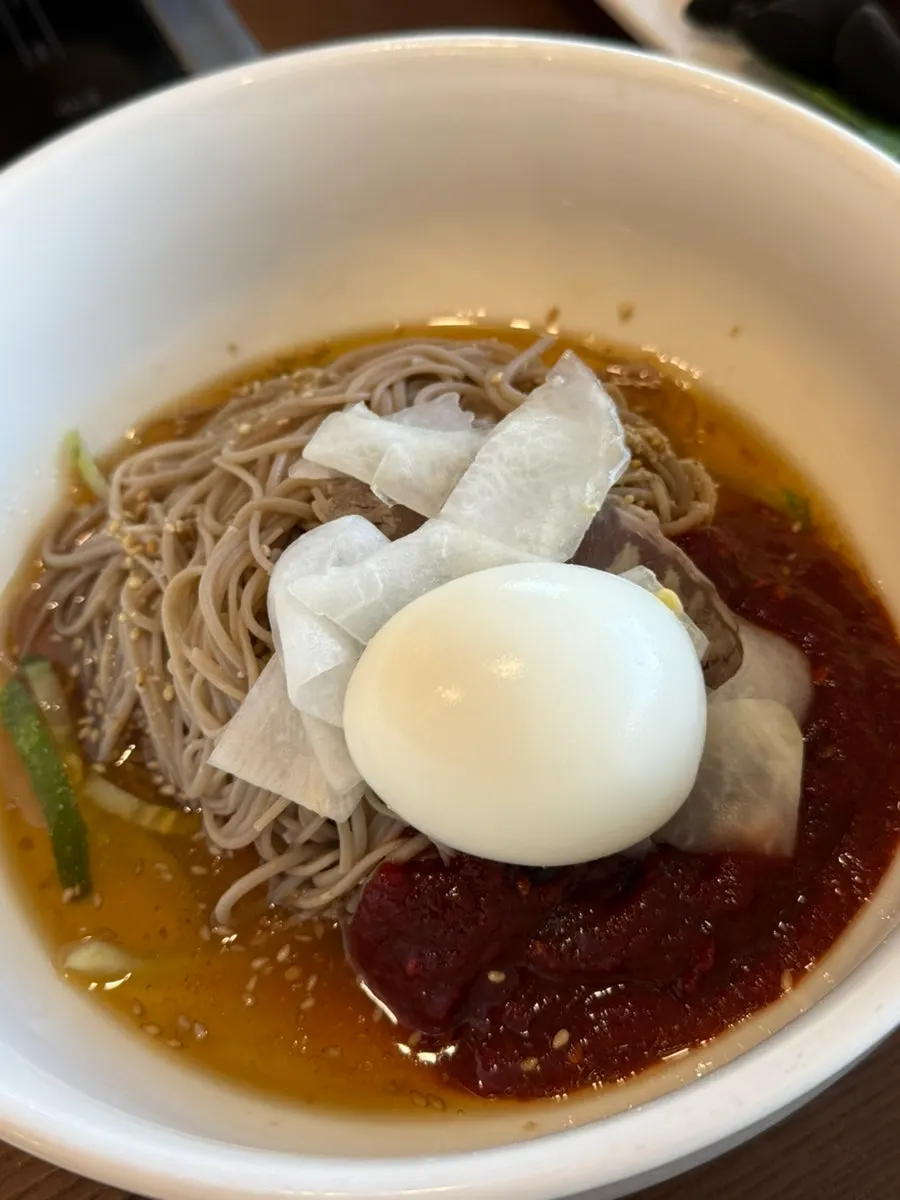 만두전골 2인분 만두와 수육 야채 구성