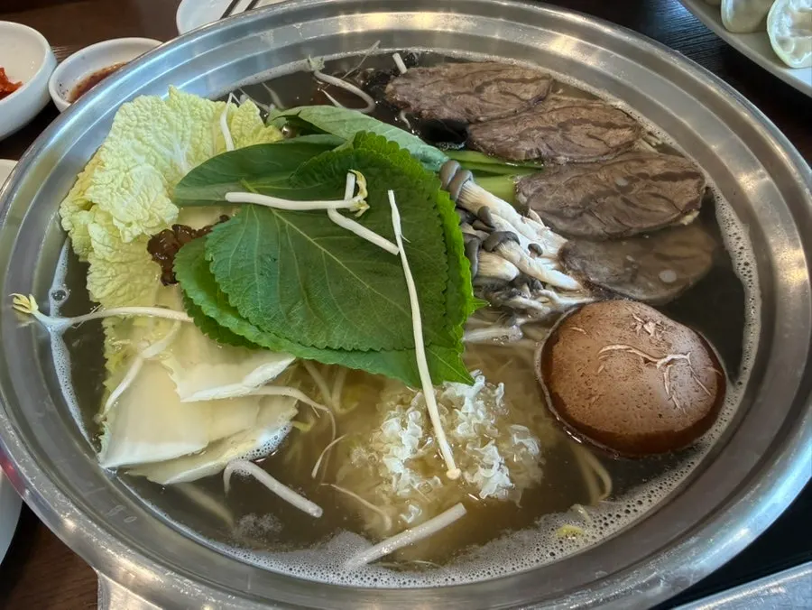 100% 메밀면 비빔막국수 한 젓가락