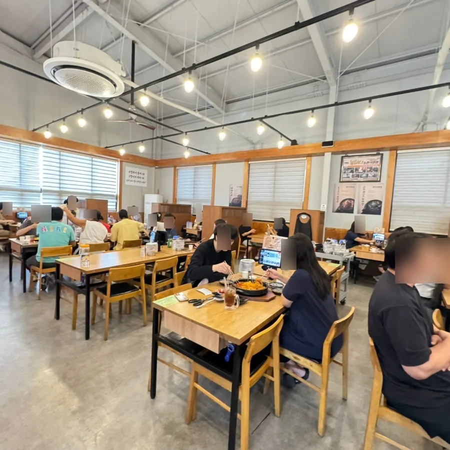 Clean, spacious seating inside Dolpanseok Jjamppong