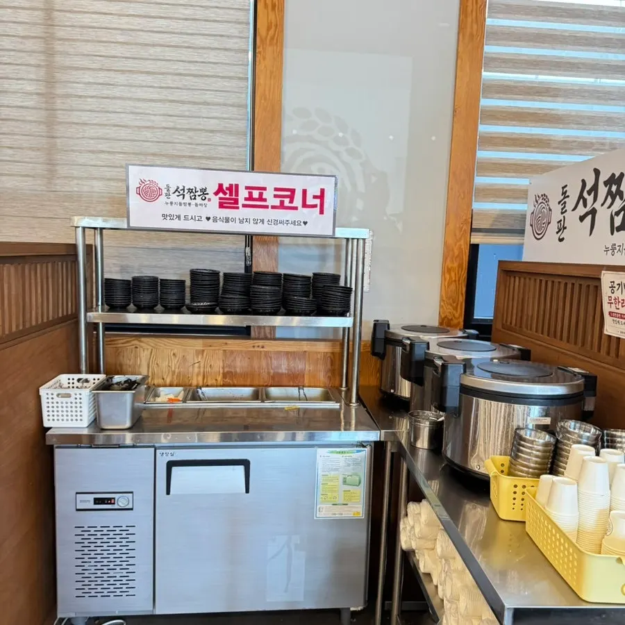 Restaurant hall filled with weekday lunch customers