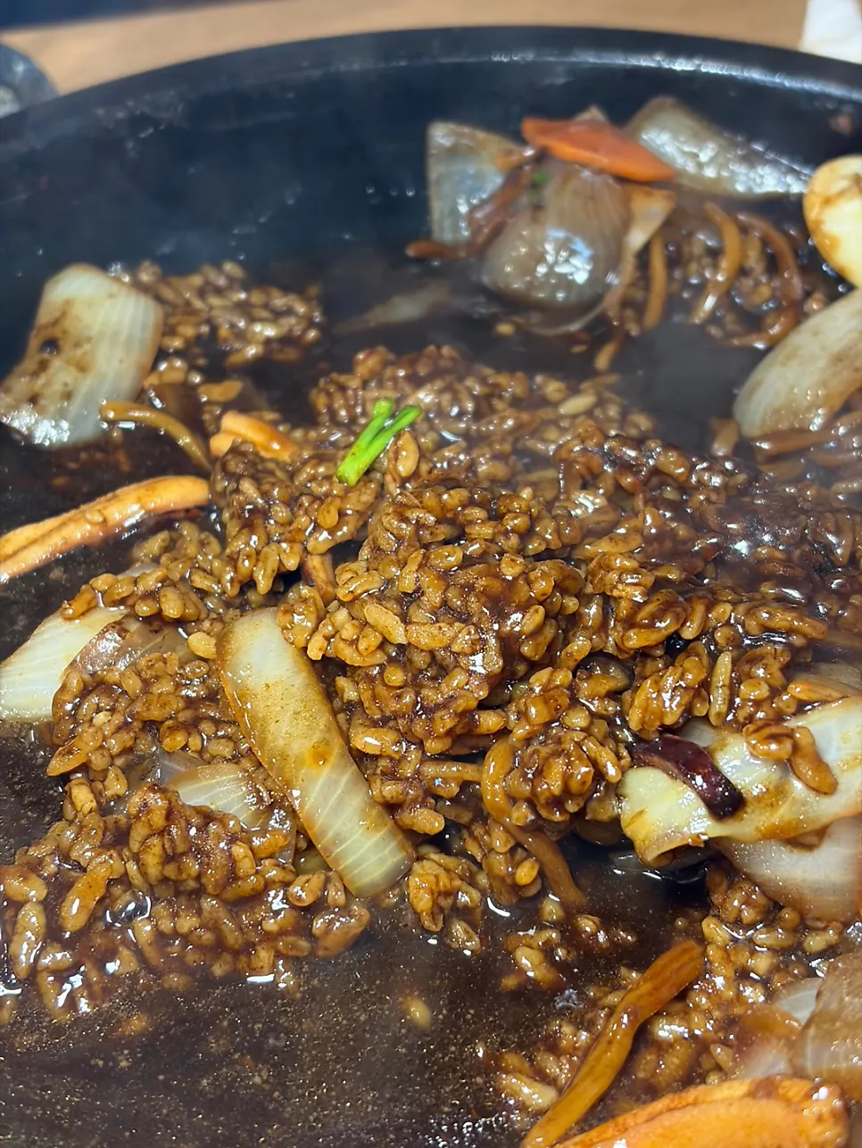 Scraped-up nurungji soaked in jajang sauce