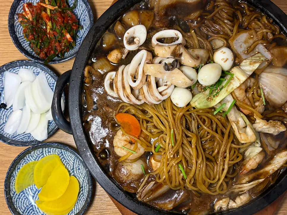 The stone plate after finishing the jajangmyeon meal