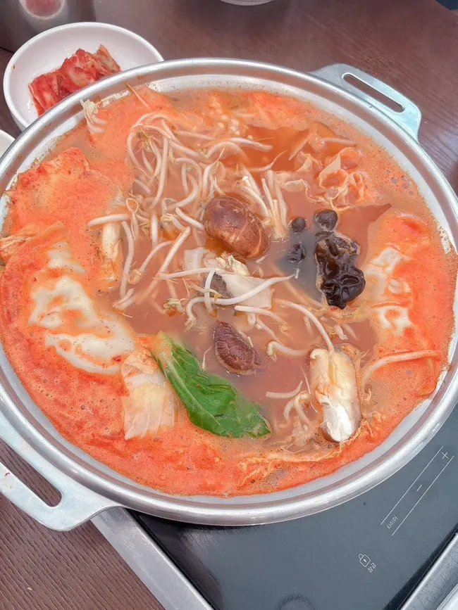 소고기 수육까지 올라간 만두전골 재료