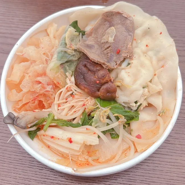 반으로 가른 만두 속 단면