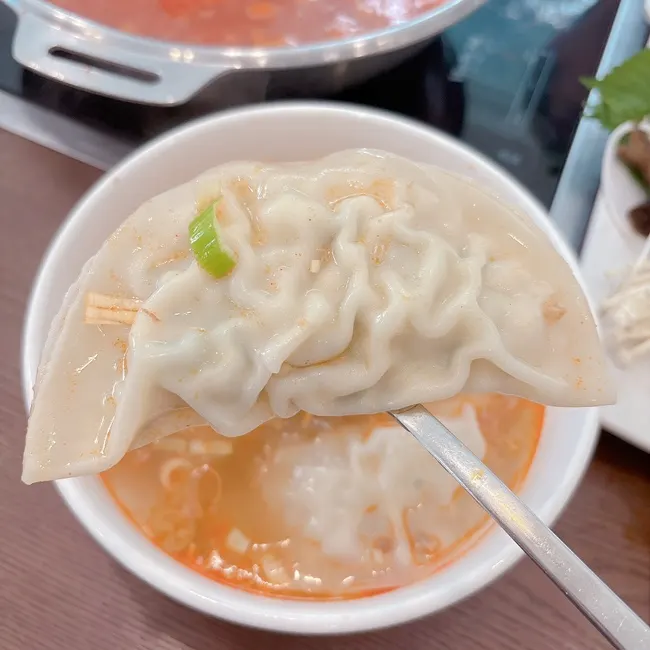 맑은 국물의 평양만둣국
