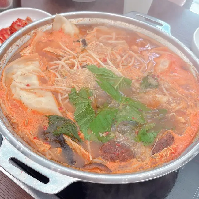 식사를 마친 전골 냄비