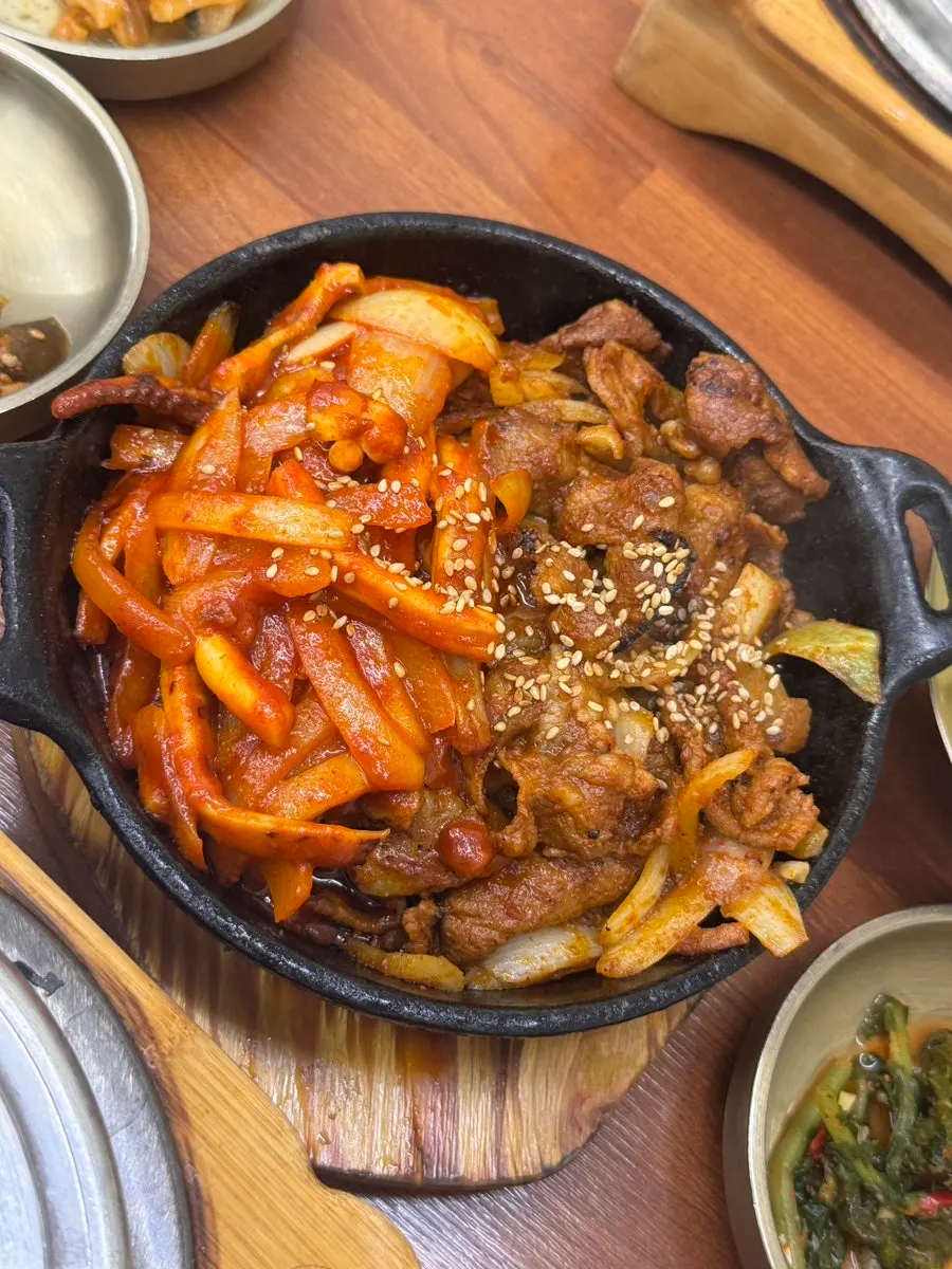 오징어볶음과 쌈 조합 사진