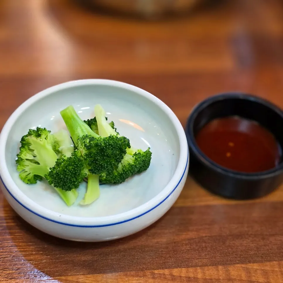 Close-up of side dishes at Eomma-ui Ttuksim
