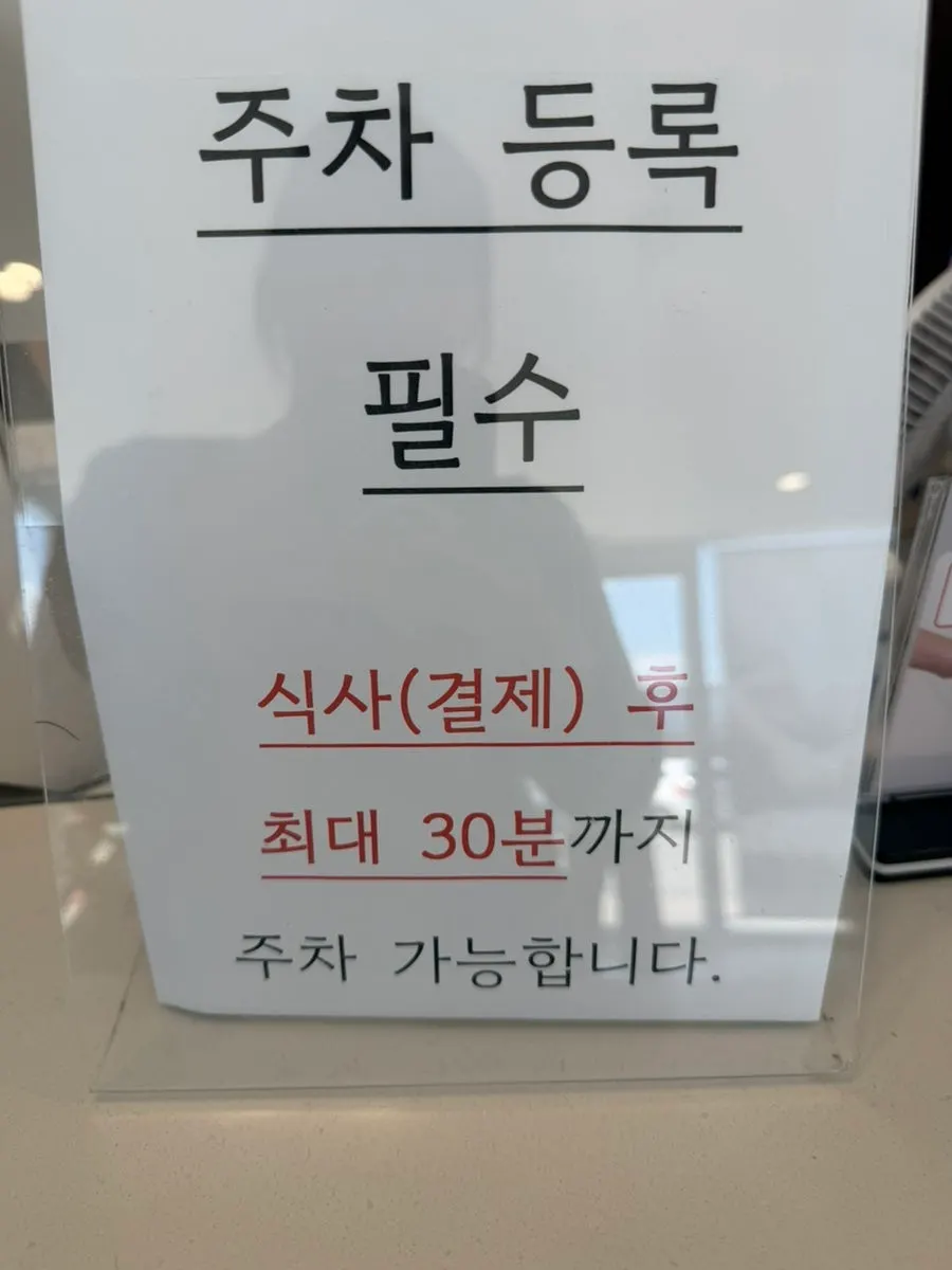 매장에서 판매하는 평양만두 밀키트 포장 제품