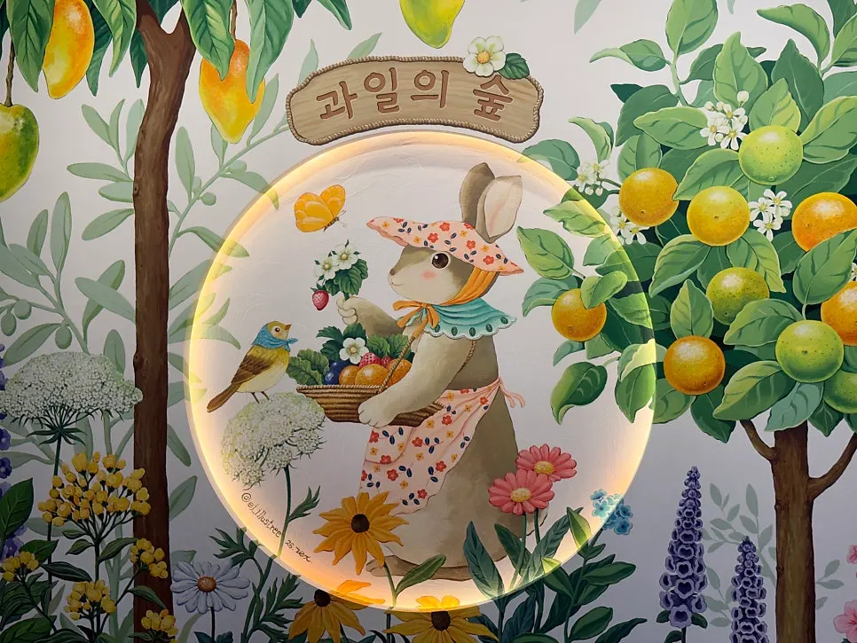 Peach snow flower bingsu with café table setting