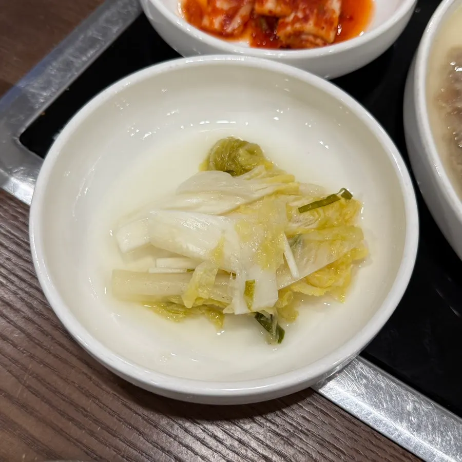 Self-serve corner for side dishes and broth