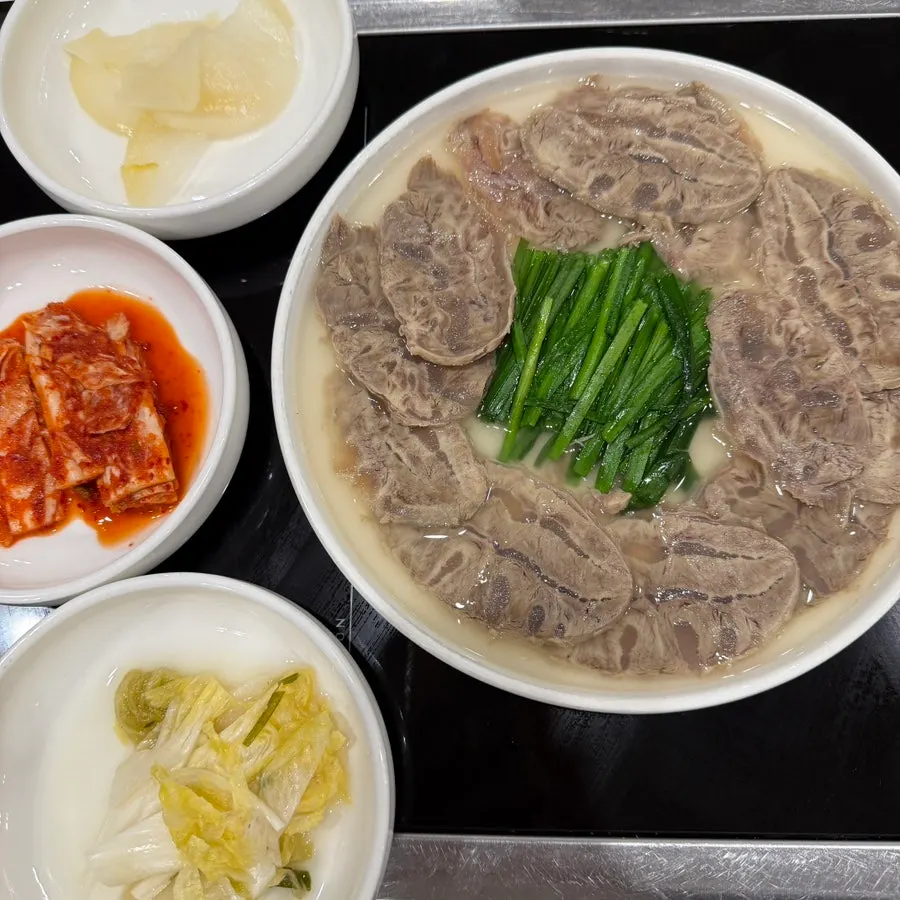 Half plate of arongsatae suyuk served with chives